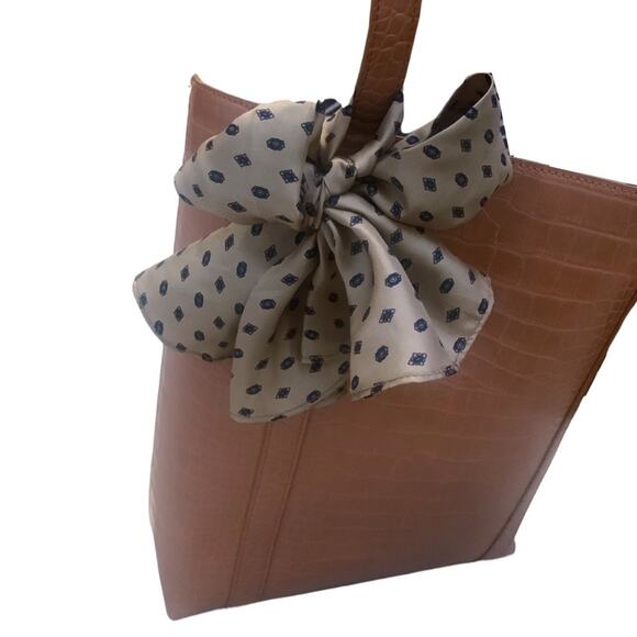 Silk Vintage Ginnie Johansen Tan Gold Beige Print Bow Neck Scarf Necktie Pattern - Picture 8 of 9